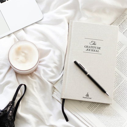 The Gratitude Journal - 5 Minute Practice with Inspiring Quotes and Mindful Prompts for Affirmation, Reflection & Wellness